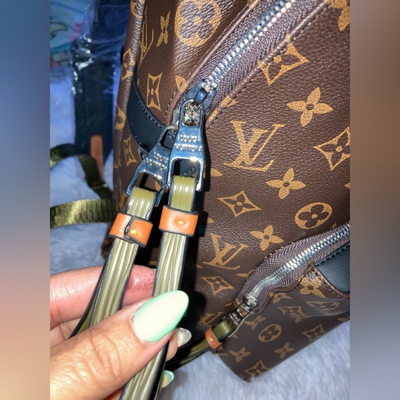 LV Backpack - Picture 4 of 10
